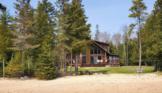 North Shore Retreat: Sun, Sand, and Serenity – Your Perfect Summer Escape!