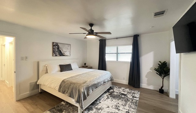 North Star Nook/Modern Central SA Home just 7 minutes to the Airport!