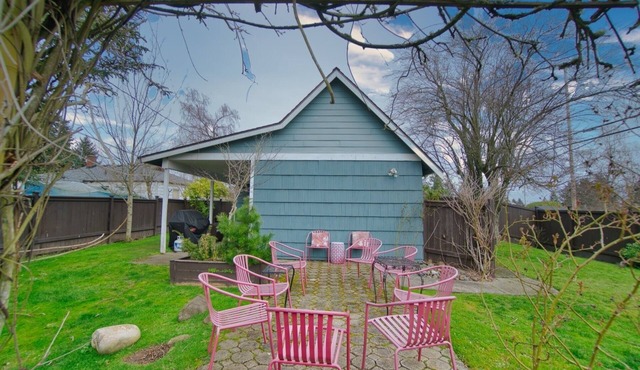 North Tacoma! Large remodelled home! Close To UPS, 6th Ave, and Proctor