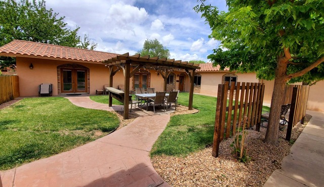 North Valley Estate Guest House - 1800 Sq.ft.