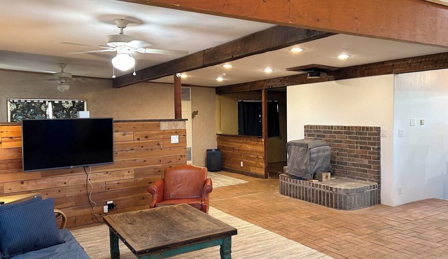 North Valley Artist’s Cottage -peaceful, bright