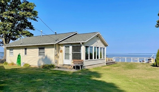 North View Cabins #3 - 2Bed/1Ba Direct Waterfront Cabin on Houghton Lake!