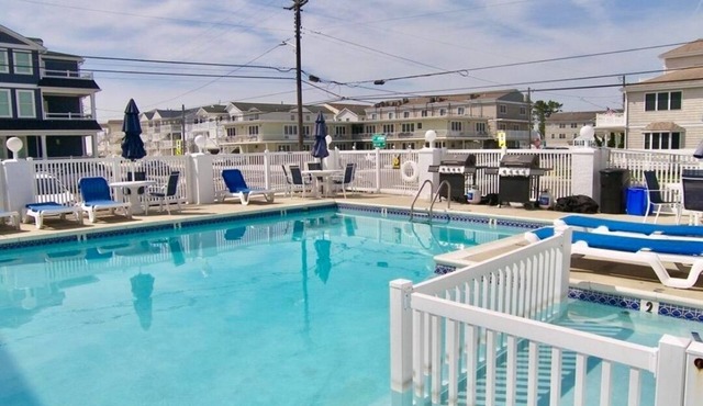 NORTH WILDWOOD - 1 BR - 1 Block to BEACH - Heated POOL