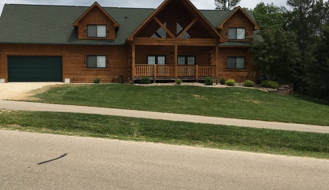 North Woods spacious cabin