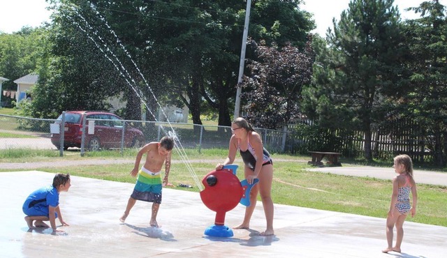 Northcape Bunkhouse Rentals + Hot tub/Beach