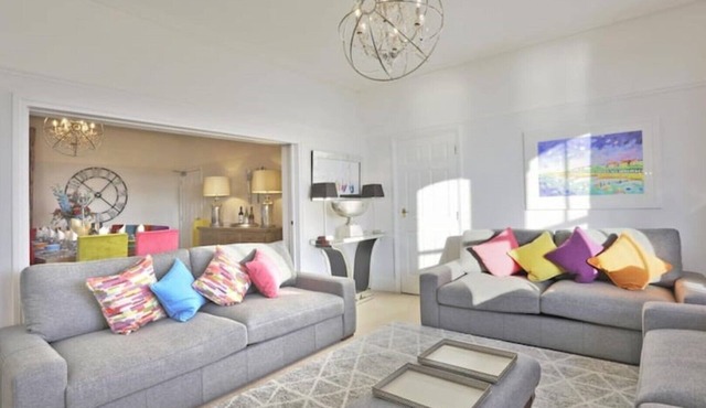 Northcliffe, Premier position Southwold Seafront, five star home, sleeps 14