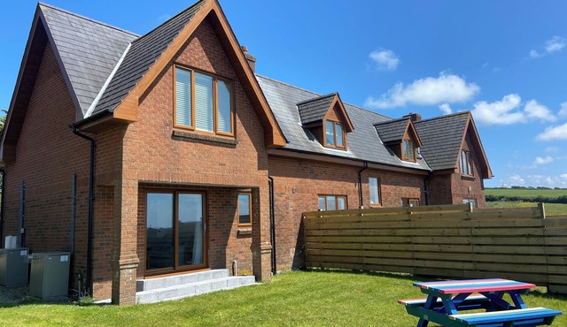 NORTHCOTT VIEW, romantic, character holiday cottage in Poughill