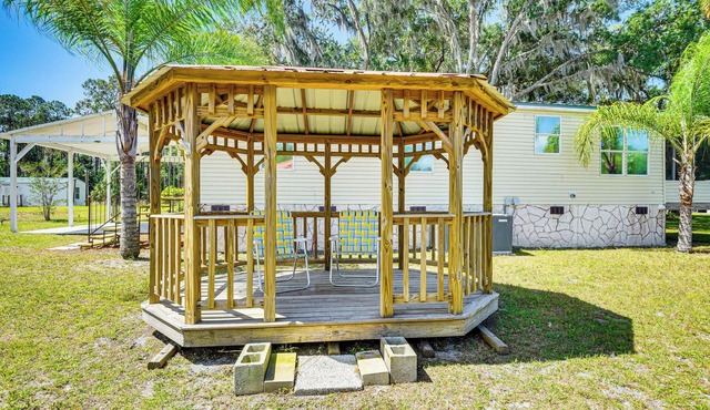 Northeast Florida Home w/ Pond Views + Fire Pit!