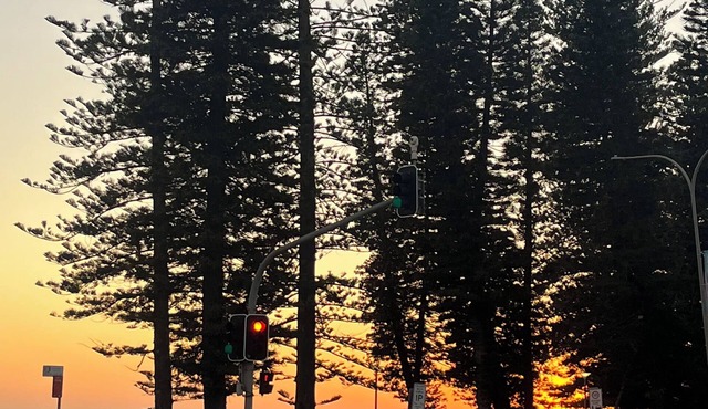 Northern Beaches Getaway - Renovated Two Bedroom, 2 minute walk to beach