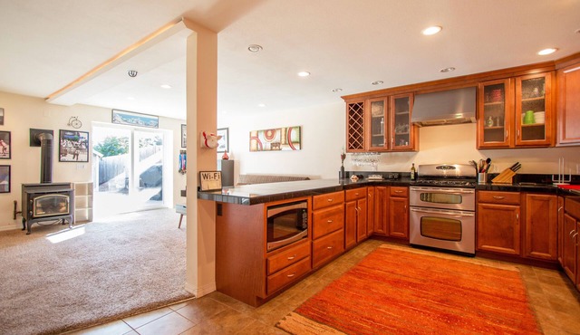 Northern Daylights - Close to Downtown White Salmon, WA