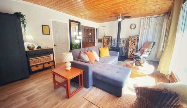 Northern Escape to Muskoka - Waterfront Cottage in the trees - Casa Riverside
