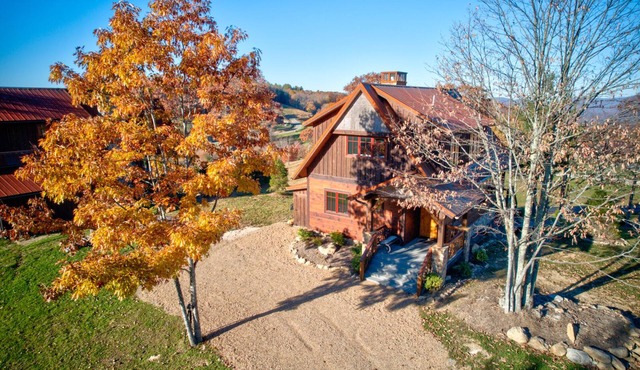 Northern Exposure at Eagles Nest - Views! Covered porch, walk to the Winery and Sportsmans Lodge!