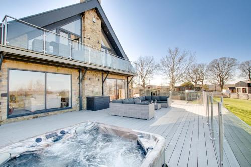 Northern Hideaways Oakfield Lodge, Ponteland