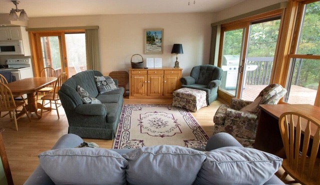 Northern Hideaway - 3 bedroom 4 season Home