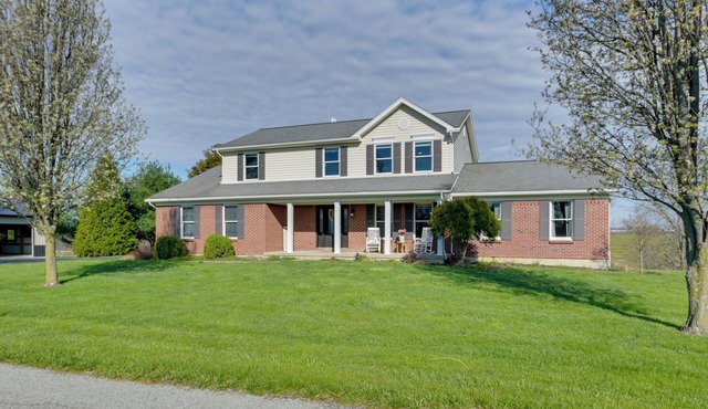 Northern Kentucky Gem w/Yard & In-Ground Pool!