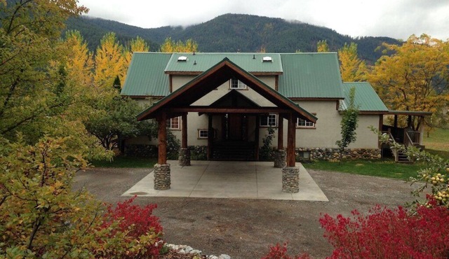 Northern Lights 4-Bedroom Lodge