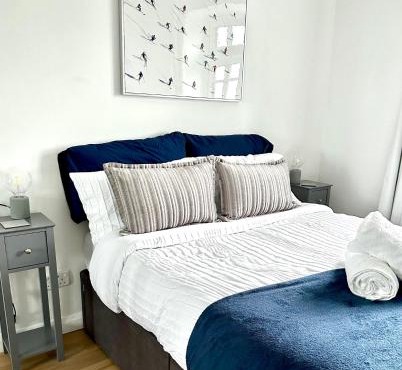 Northern Line Double Room Stay with Free Parking