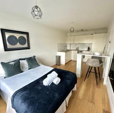 Northern Line Studio Stay with Free Parking