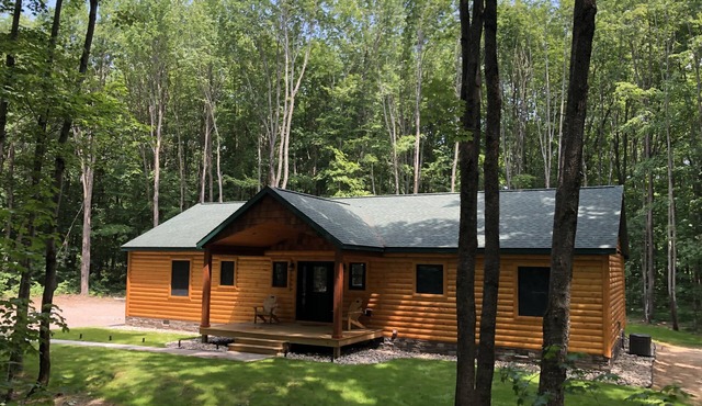Northern MI Log Cabin Inn–Hot Tub, Trails, Pools, Golf