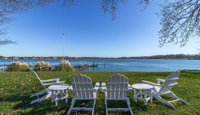 Northern Neck waterfront cottage with stunning views and private dock