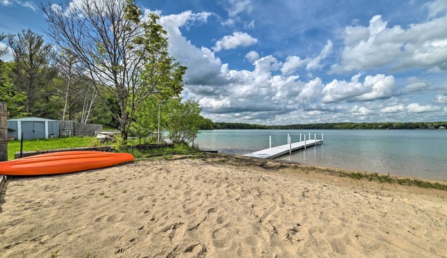 'northern Nights Beachfront Cottage' in Kalkaska