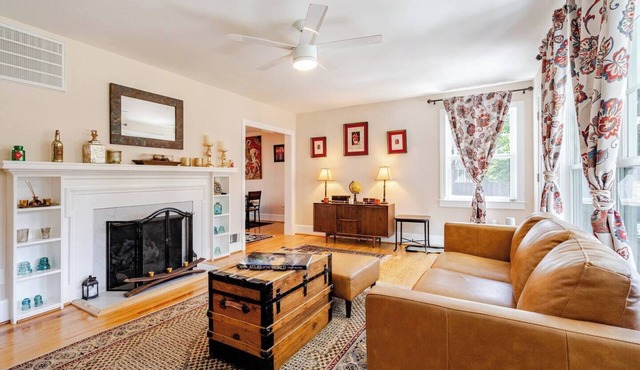 Northern VA Renovated 3BR 3 BA House with Fully Fenced in Yard and Pet Friendly!