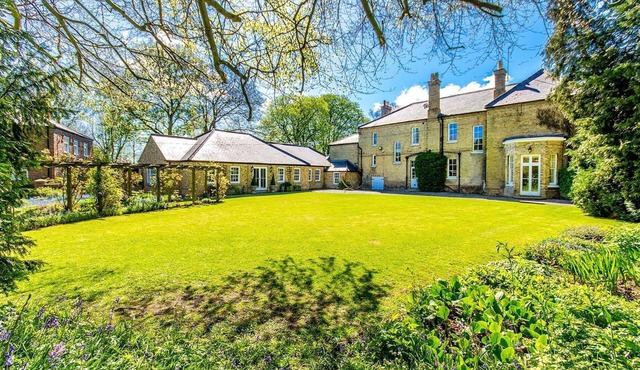 Northolme Hall - Large Country Mansion with Indoor Pool