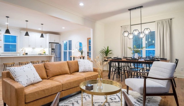 Northshore Urban Hive - Spacious House with EV Charging