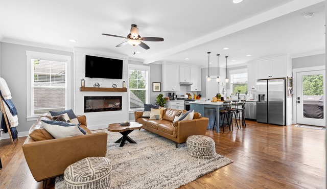 NorthShoreBlue-5mins to DT, Mtn Views, Entertainment Room, Sleeps 12