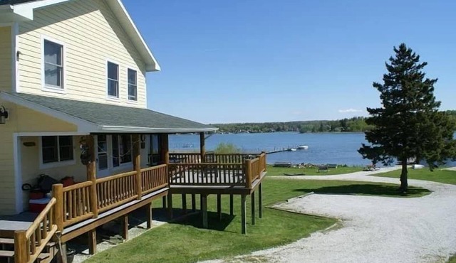 'Northside' Cottage w screened in porch