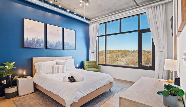 Northside District Loft - Panoramic Valley Views