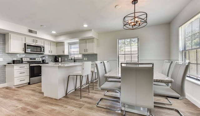 Northside Nest|Fenced|Ports|Pet