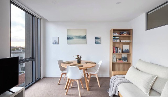 Northside Rendezvous A Stylish Couples Hideaway