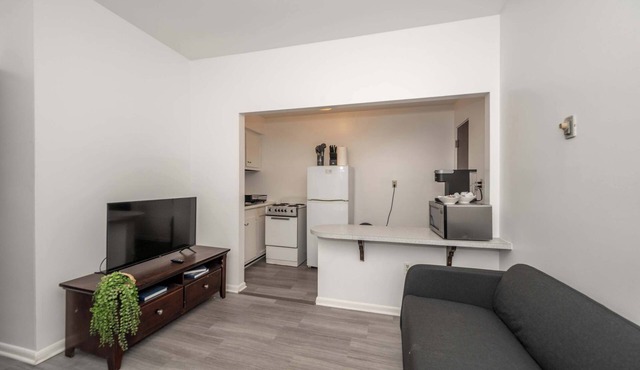 Northside Suite 2 – Cozy Escape!