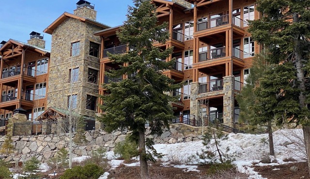 Northstar Lodge 2 BD/2Bath Sleeps 6 Condo: Ski-in/Ski-out