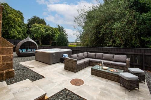 Northumberland Hot Tub Haven for 10 in 5 ensuite bedrooms