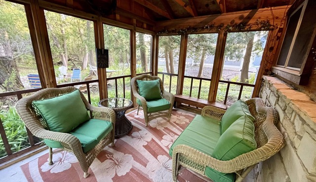 Northwind Cottage #2, Dog Friendly! Walk to the Village and the Bay