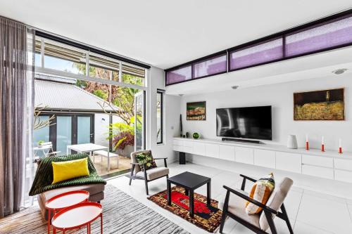 'Northwood Haus' Refined Federation-style Retreat