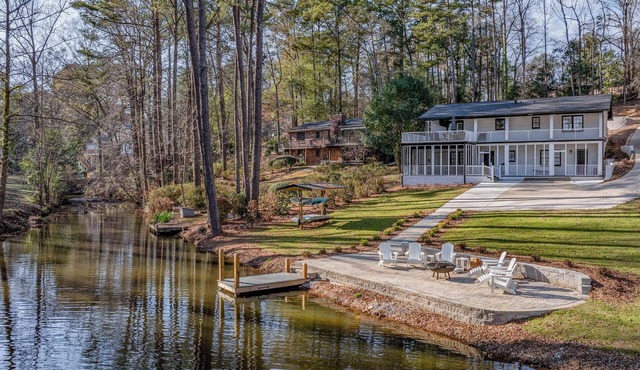 Northwood Retreat- 5 BR 4BA- Lake Views- Hot Tub