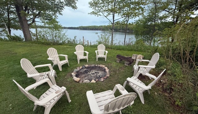 Northwood's Retreat on Pine Lake! W/Hot Tub!