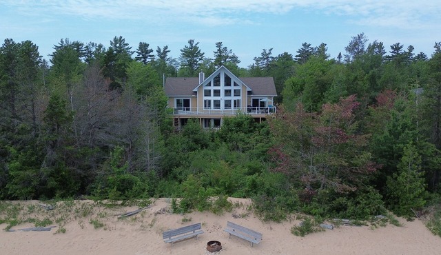 Northwoods Beach House: Sunkissed Shores & Endless Adventures Await!