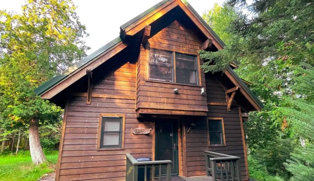 Northwoods Cabin - private beach access