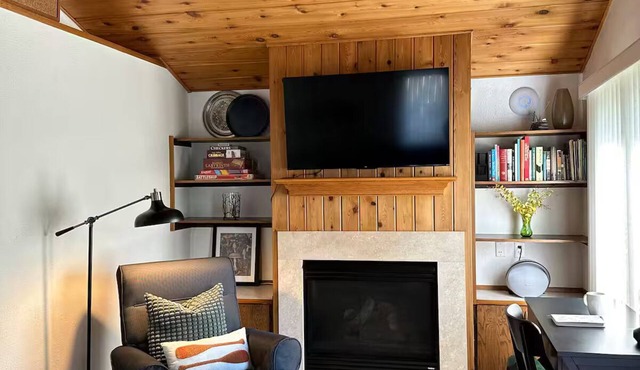 Northwoods cabin style home w/laundry kitchen yard