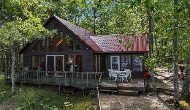 Northwoods cabin with private dock