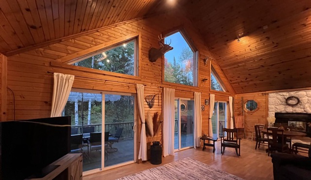 Northwoods Chalet on 28 Acres - Direct Trail Access - Hunting - Tranquility