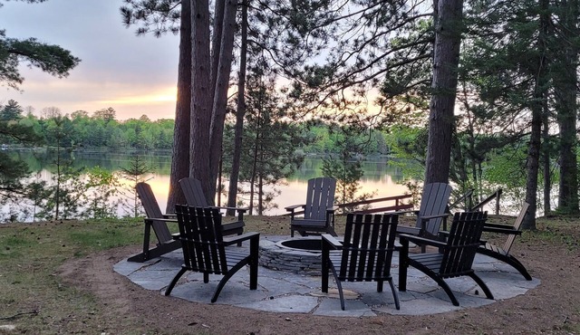 Northwoods cozy 3BR/2BA lakefront cabin on ATV/UTV trail