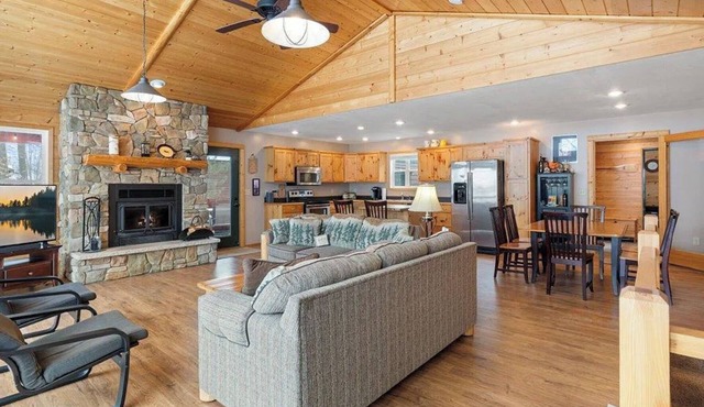 Northwoods Escape on Rabbit Lake: Lakefront, Hot tub, Cuyuna Bike Trails