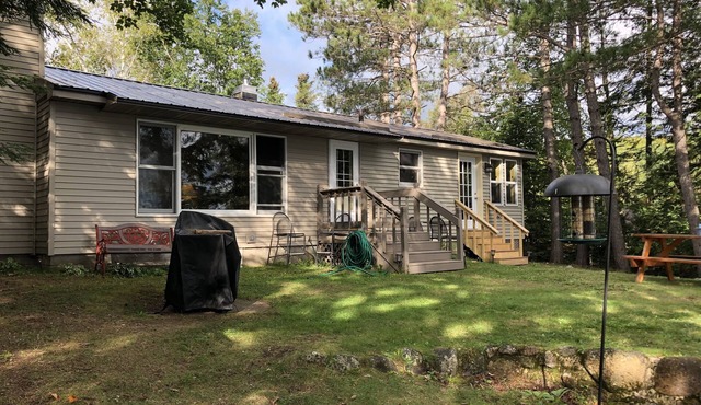 Northwoods Getaway on Pickerel Lake - Water's Edge Cottage