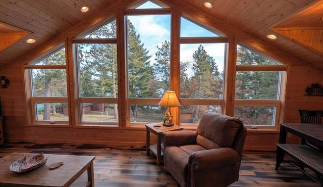 Northwoods Loft Near Long Lake