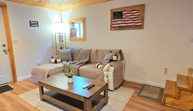 Northwoods Riverside Cabin - Direct Trail Access